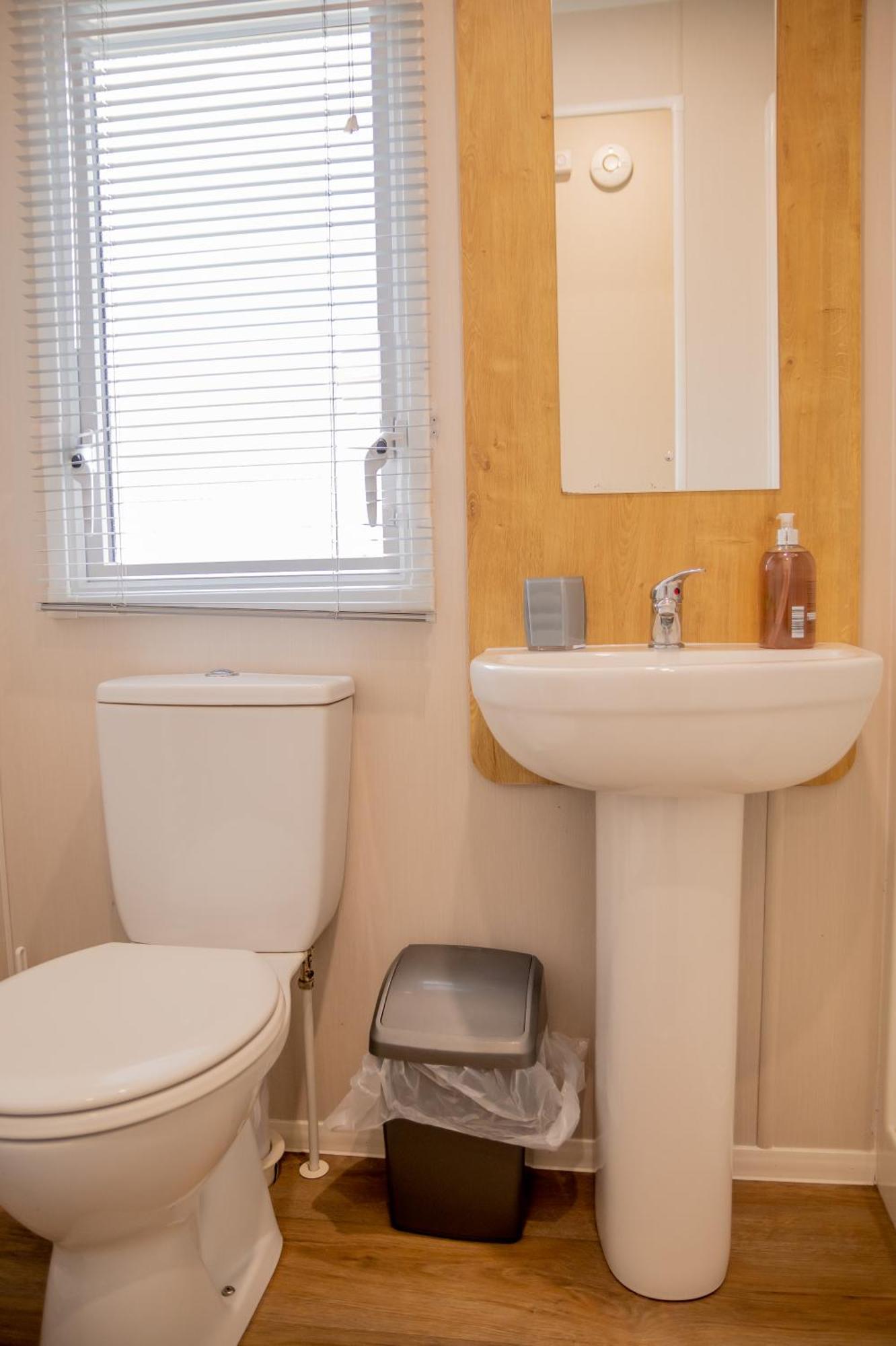 64 Lancaster The Lazy Willow 3 Bedroom Hot Tub Caravan Tattershall Lakes Eksteriør bilde