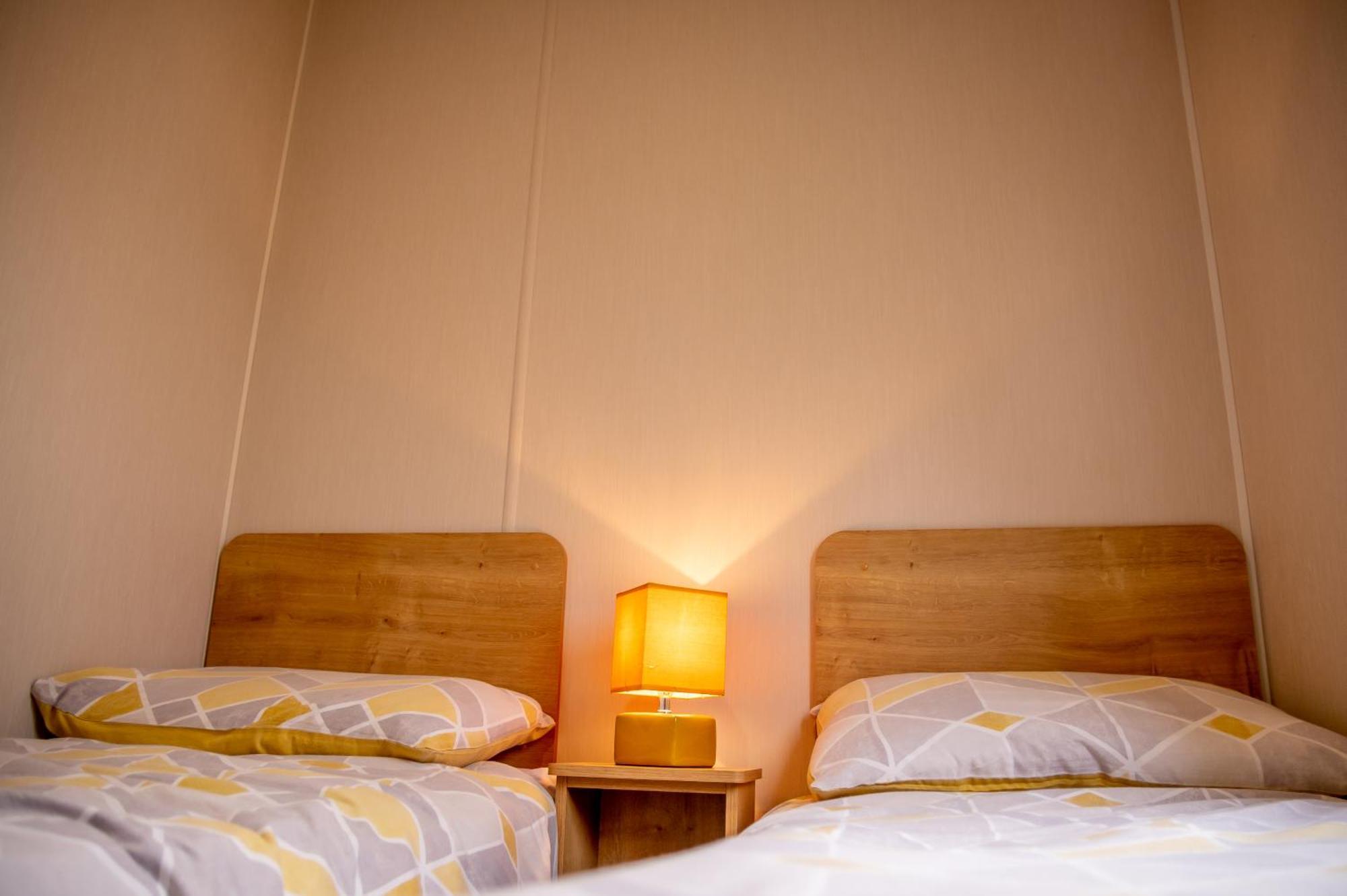 64 Lancaster The Lazy Willow 3 Bedroom Hot Tub Caravan Tattershall Lakes Eksteriør bilde