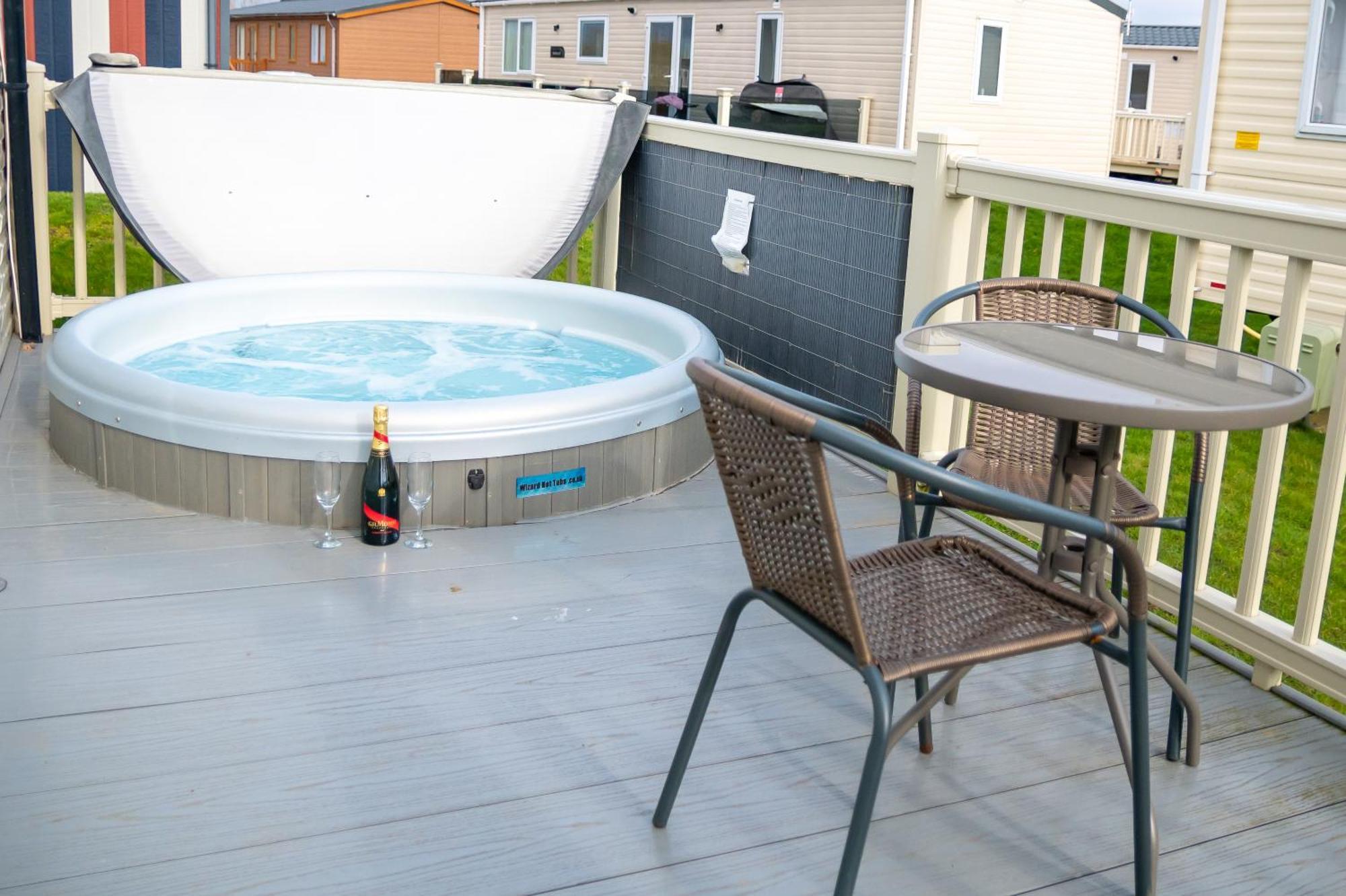 64 Lancaster The Lazy Willow 3 Bedroom Hot Tub Caravan Tattershall Lakes Eksteriør bilde