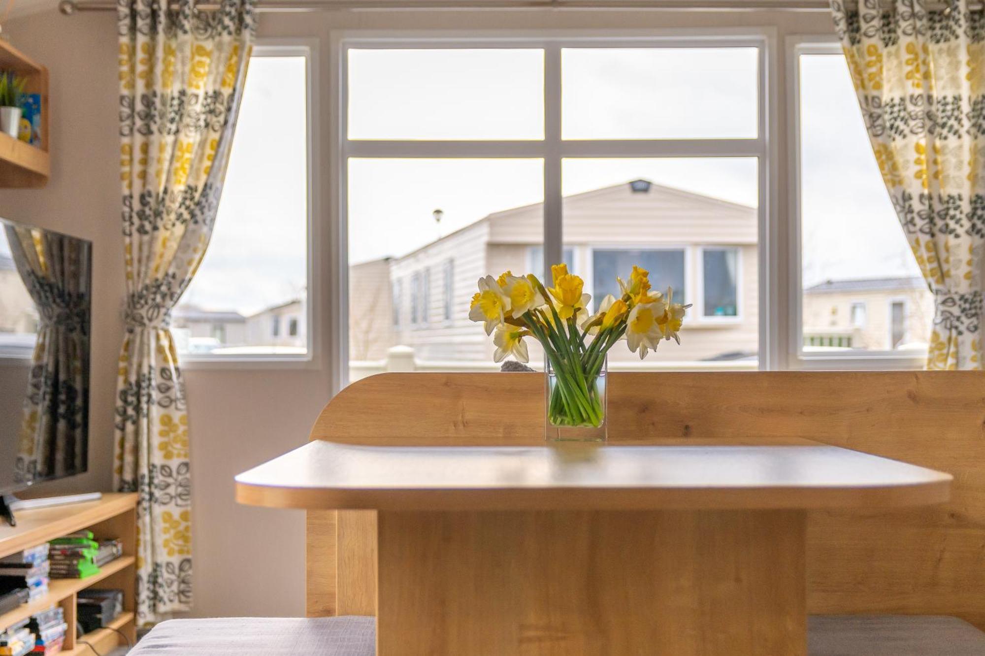 64 Lancaster The Lazy Willow 3 Bedroom Hot Tub Caravan Tattershall Lakes Eksteriør bilde